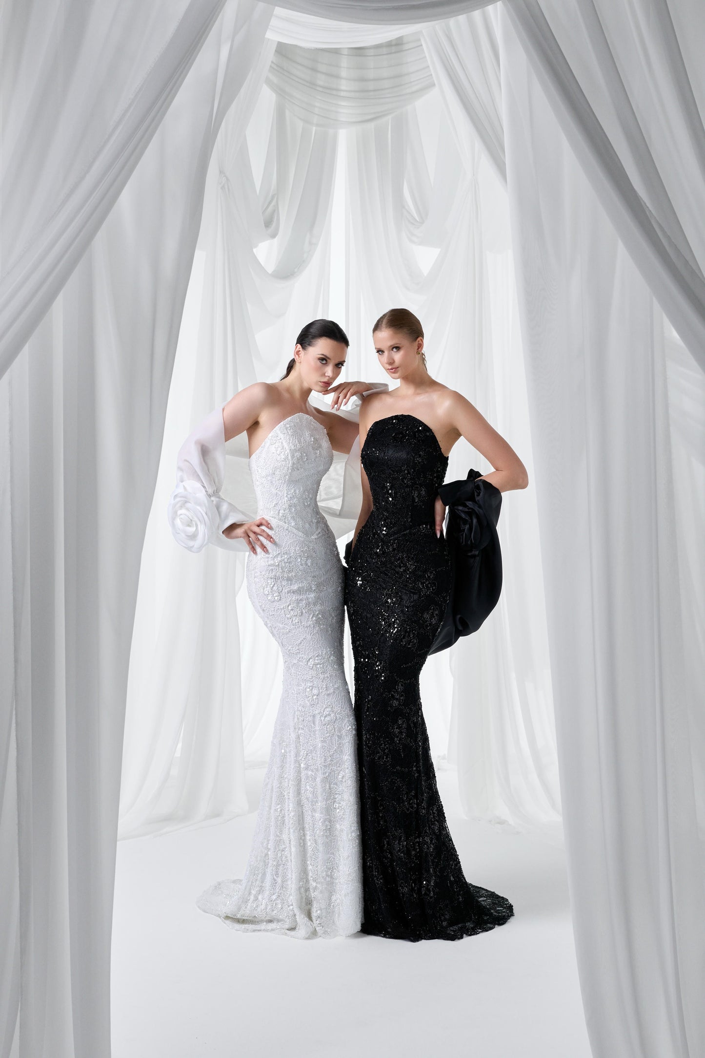 So Lady Model 4068 Straplez Çiçek Detaylı Dantel İşlemeli Uzun Abiye Elbise
