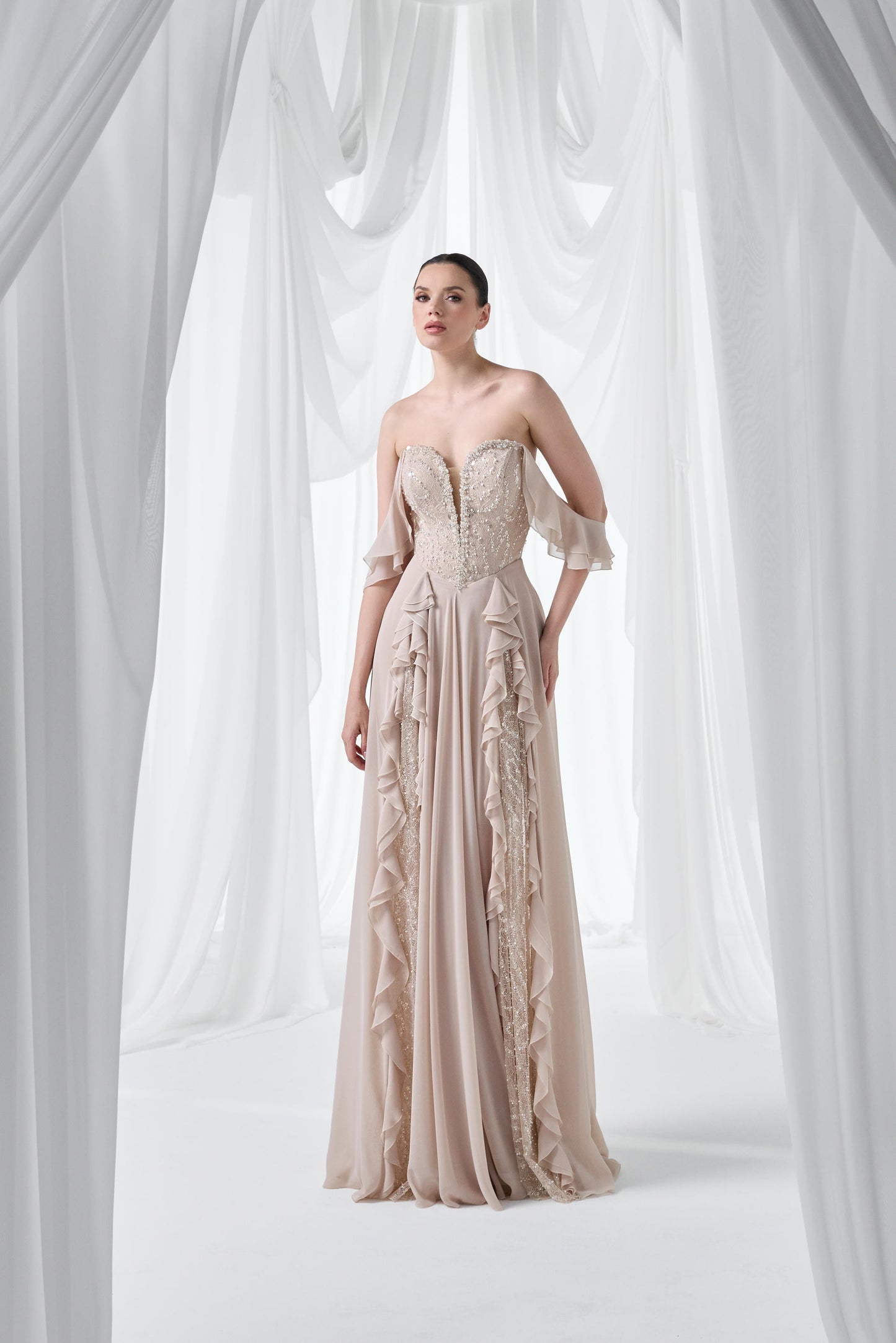 So Lady Model 4004 Straplez Taş İşlemeli Fırfır Detaylı Uzun Abiye Elbise