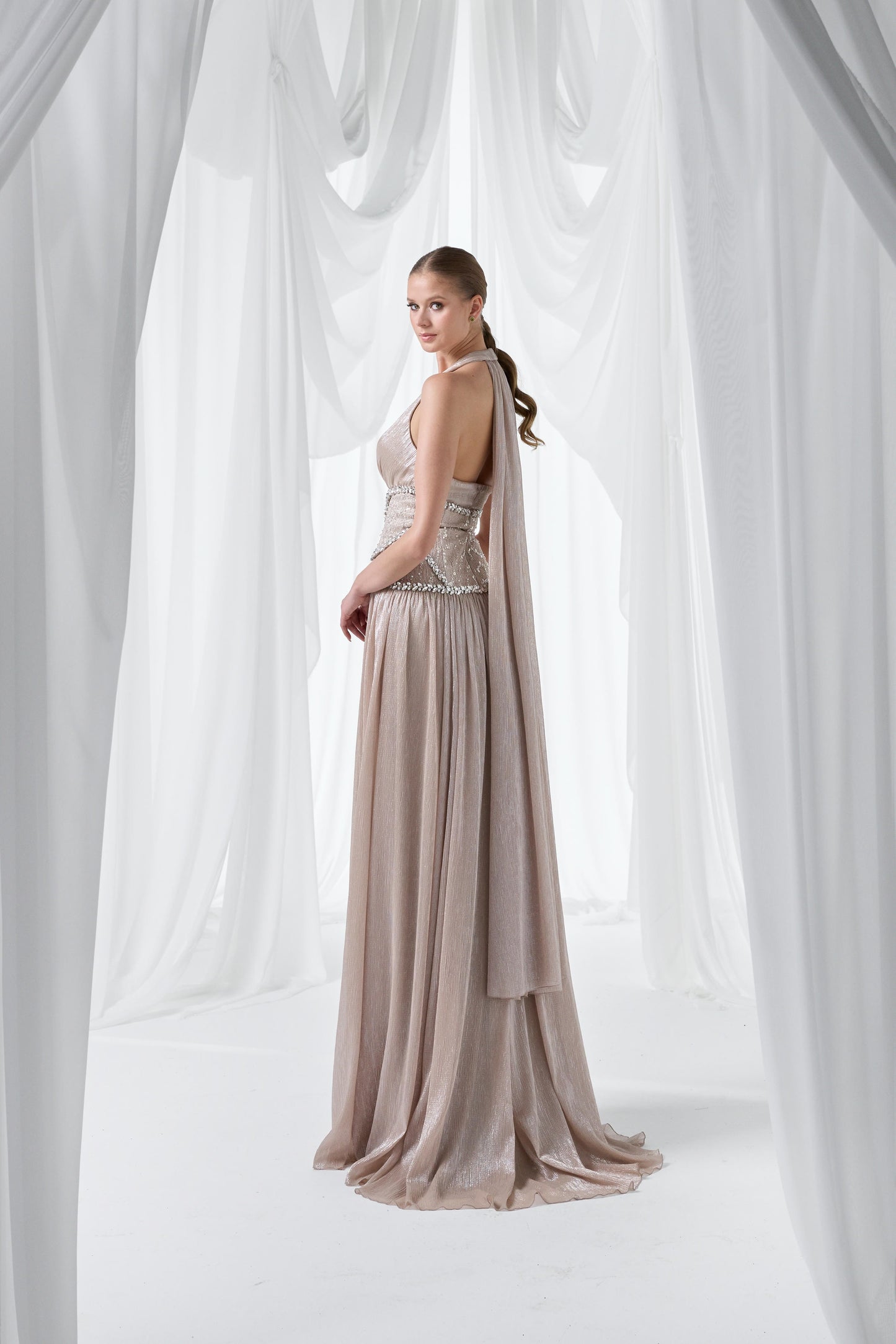 So Lady Model 4029 Halter Yaka Taş İşlemeli Piliseli Uzun Abiye Elbise