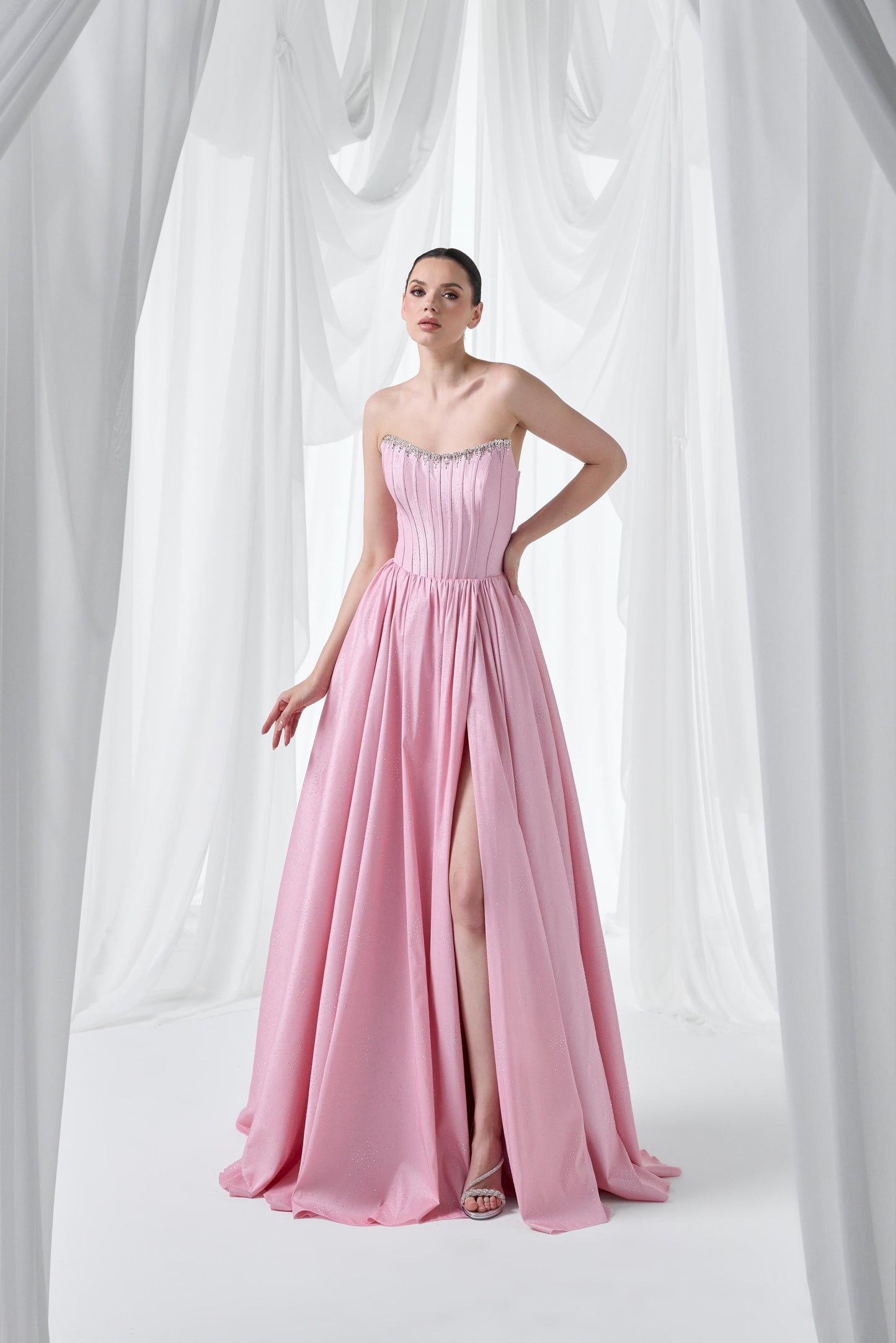 So Lady Model 4101 Straplez Korsajlı Taş Detaylı Yırtmaçlı Uzun Abiye Elbise