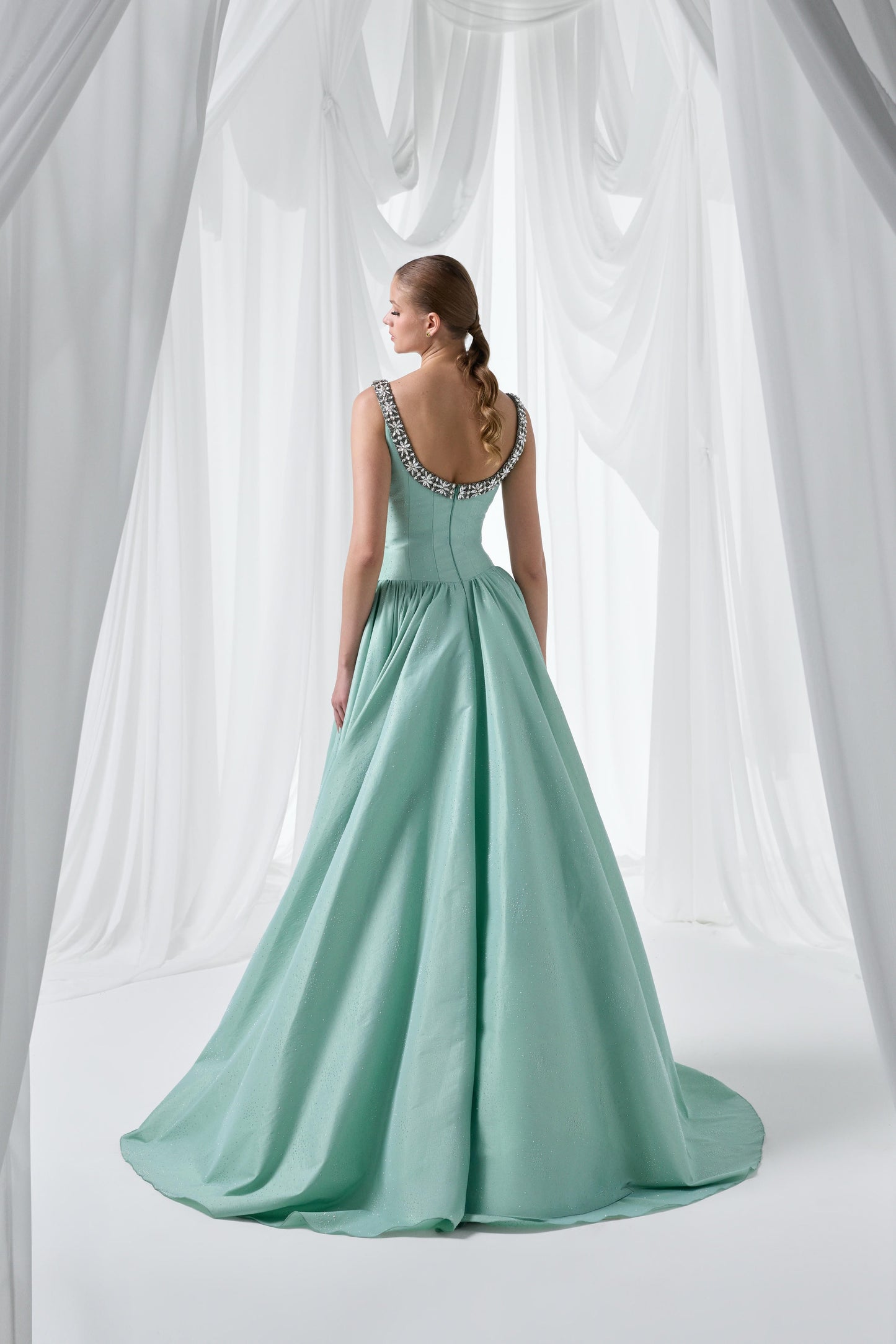 So Lady Model 4014 Taş İşlemeli Askılı Yırtmaçlı Prenses Kesim Uzun Abiye Elbise