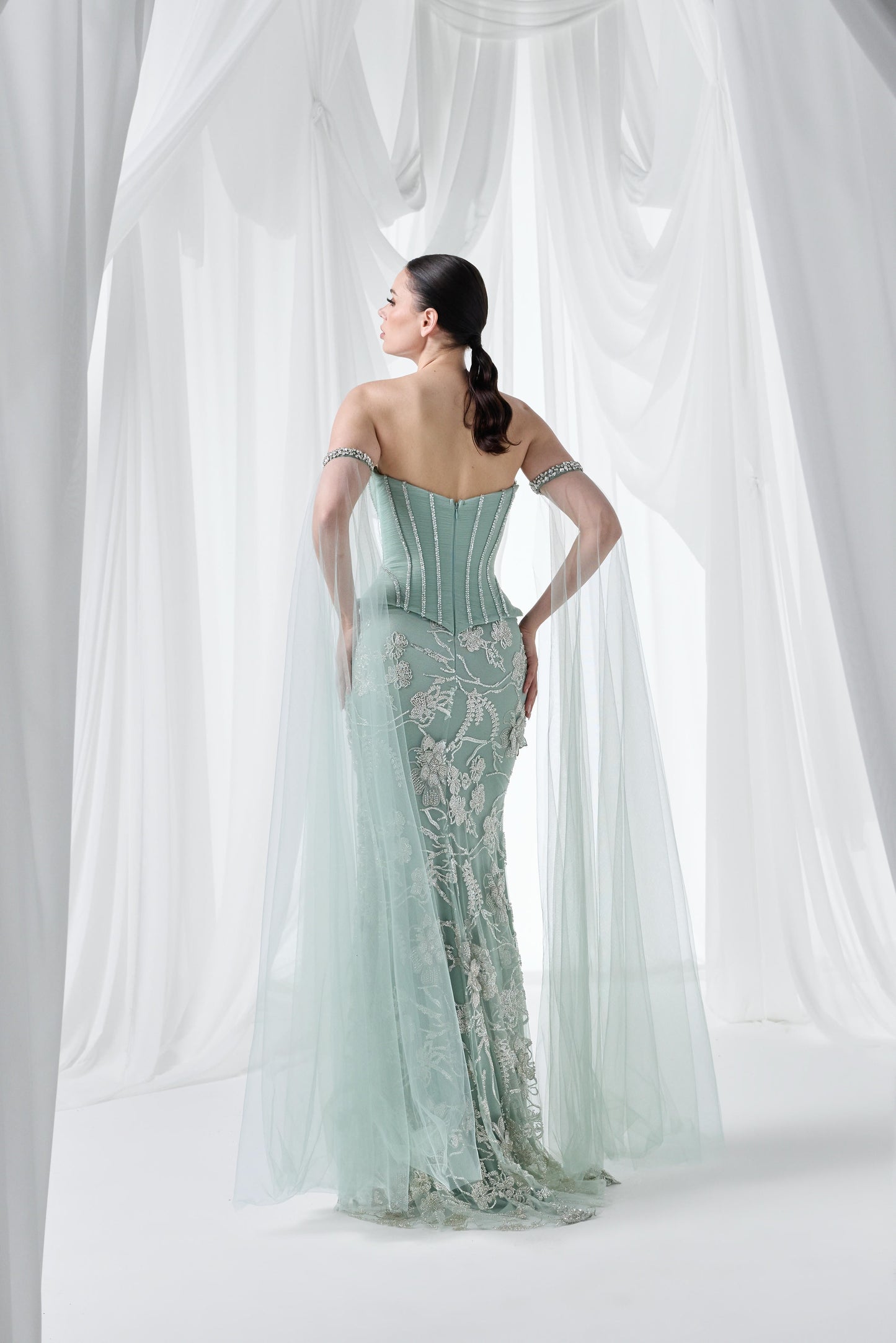 So Lady Model 4056 Kalp Yaka Korsajlı Tül Pelerinli Uzun Abiye Elbise