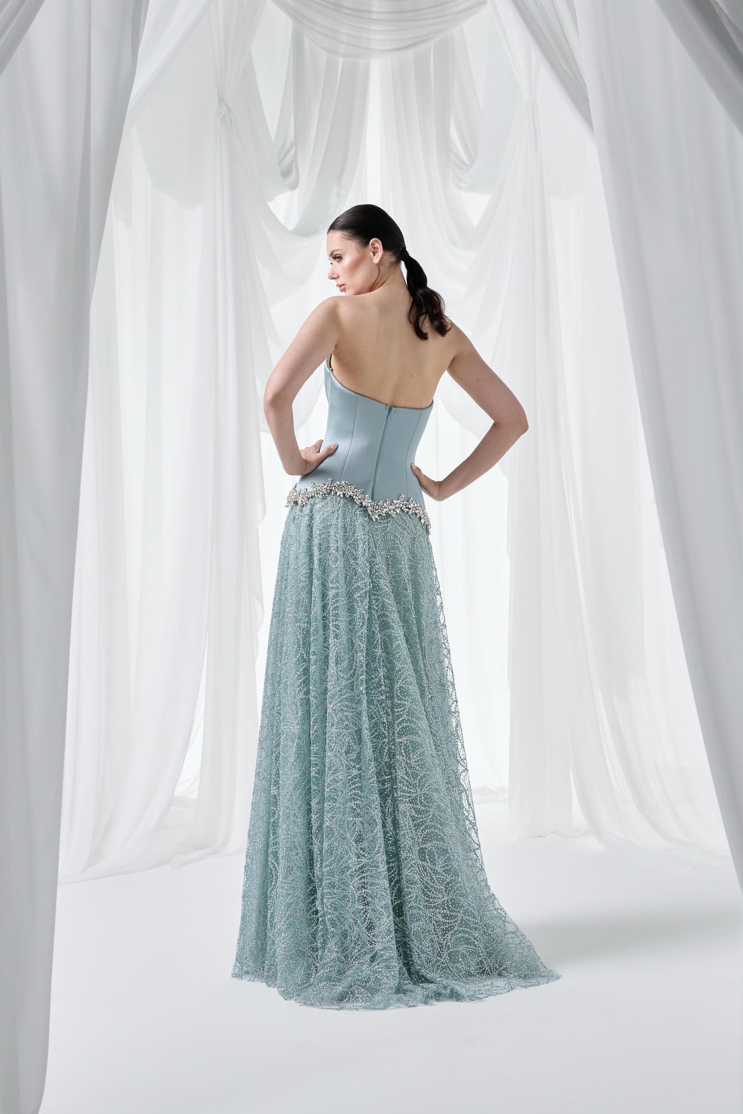 So Lady Model 4054 Straplez Taş Detaylı Simli Tül Uzun Abiye Elbise