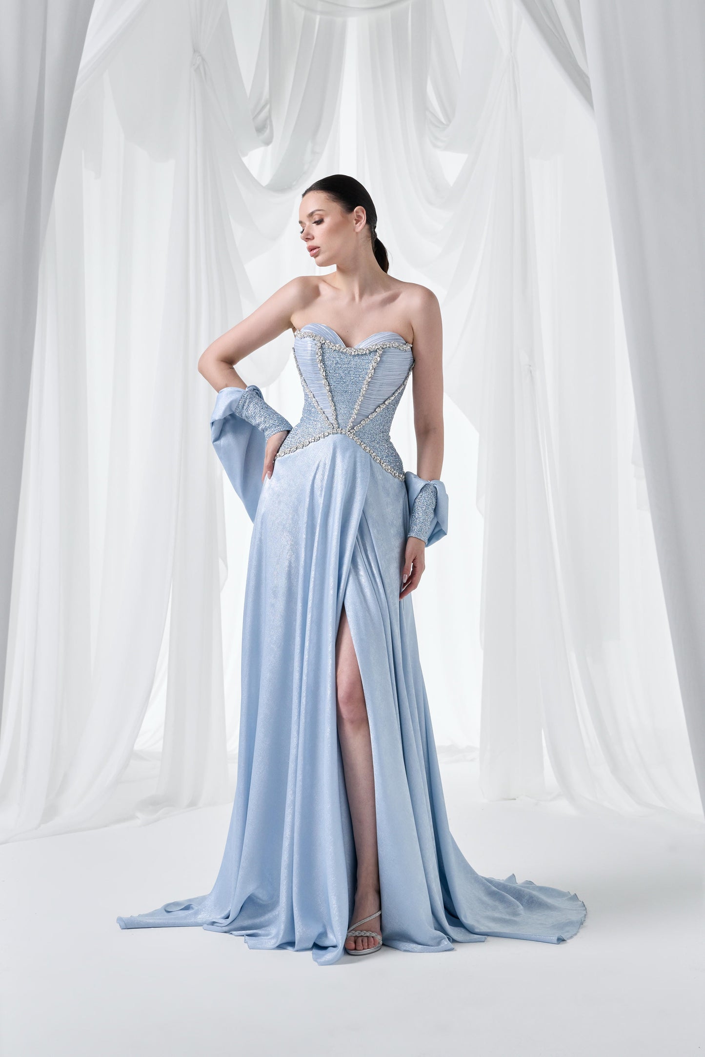 So Lady Model 4070 Straplez Korsajlı Taş İşlemeli Yırtmaçlı Uzun Abiye Elbise