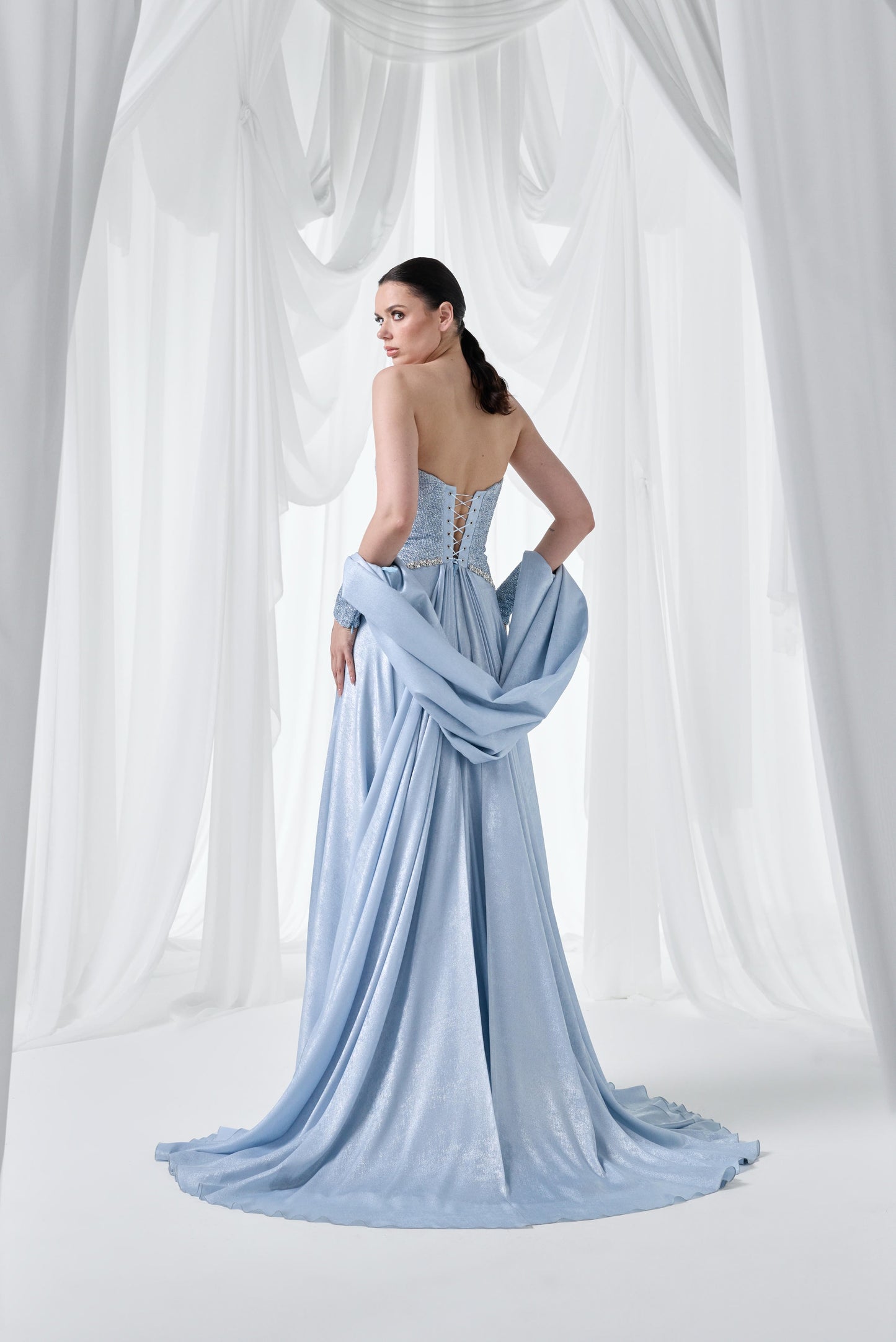 So Lady Model 4070 Straplez Korsajlı Taş İşlemeli Yırtmaçlı Uzun Abiye Elbise