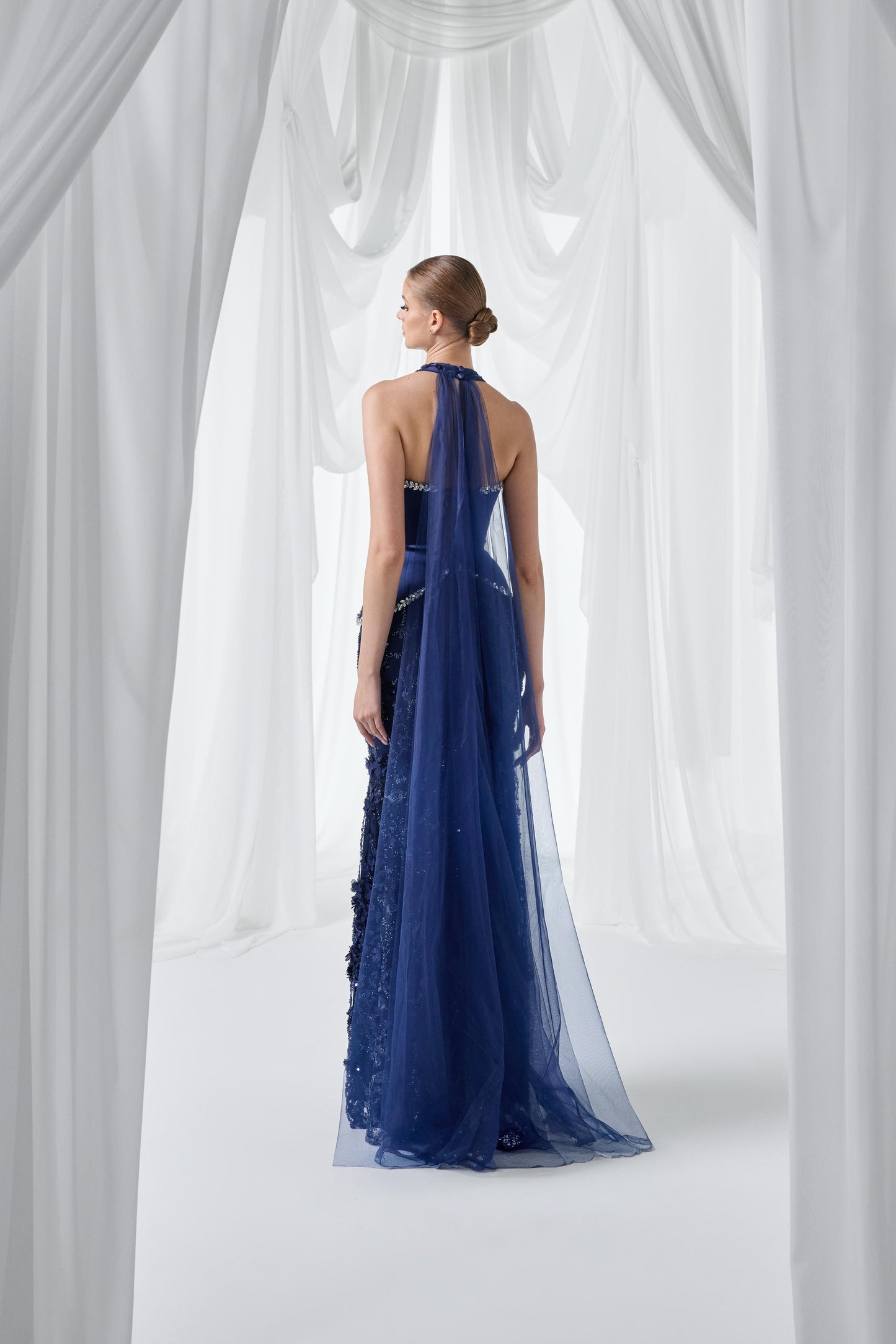 So Lady Model 4041 Halter Yaka Pelerin Detaylı İşlemeli Uzun Abiye Elbise