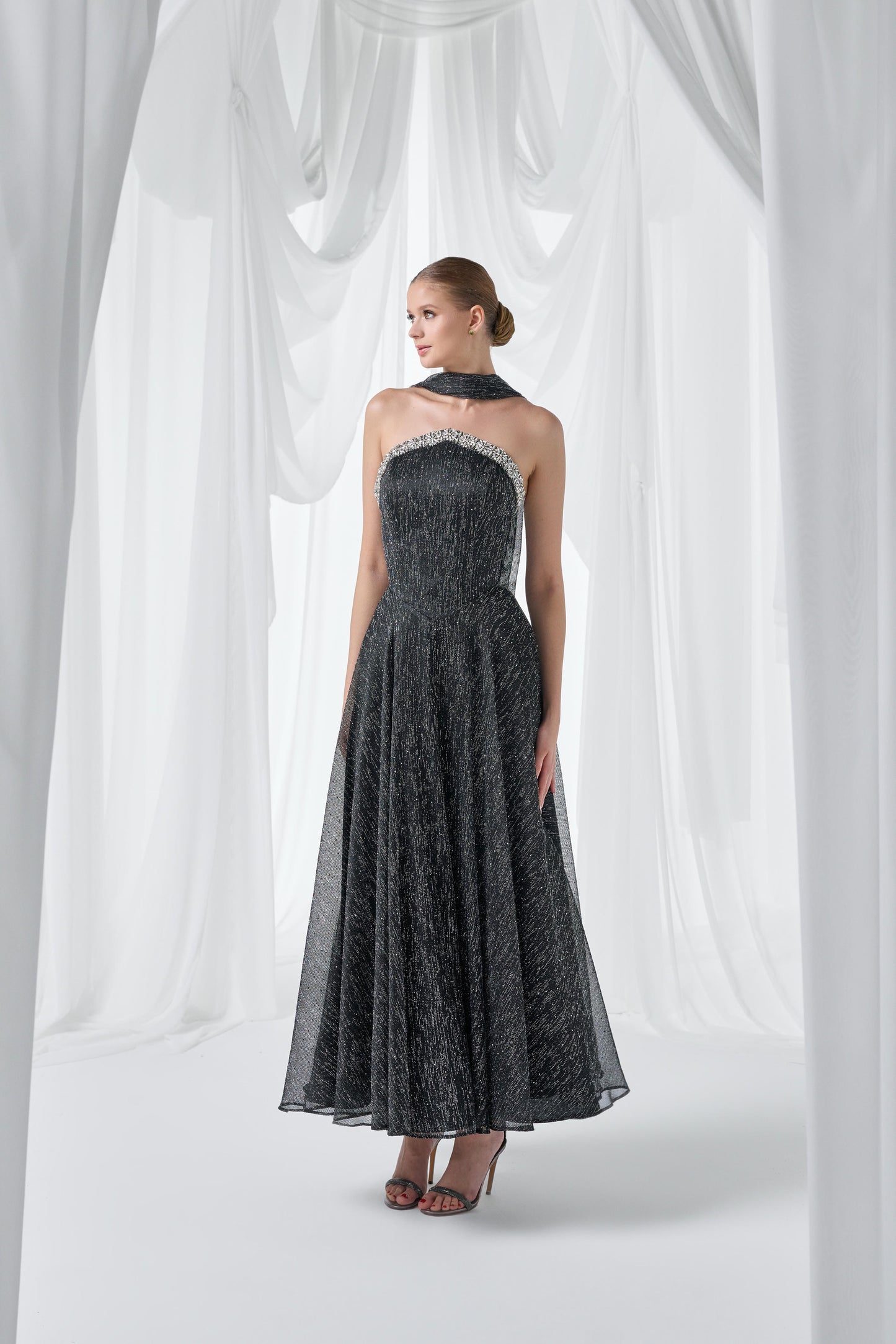 So Lady Model 4064 Straplez Taş Detaylı Simli Midi Abiye Elbise