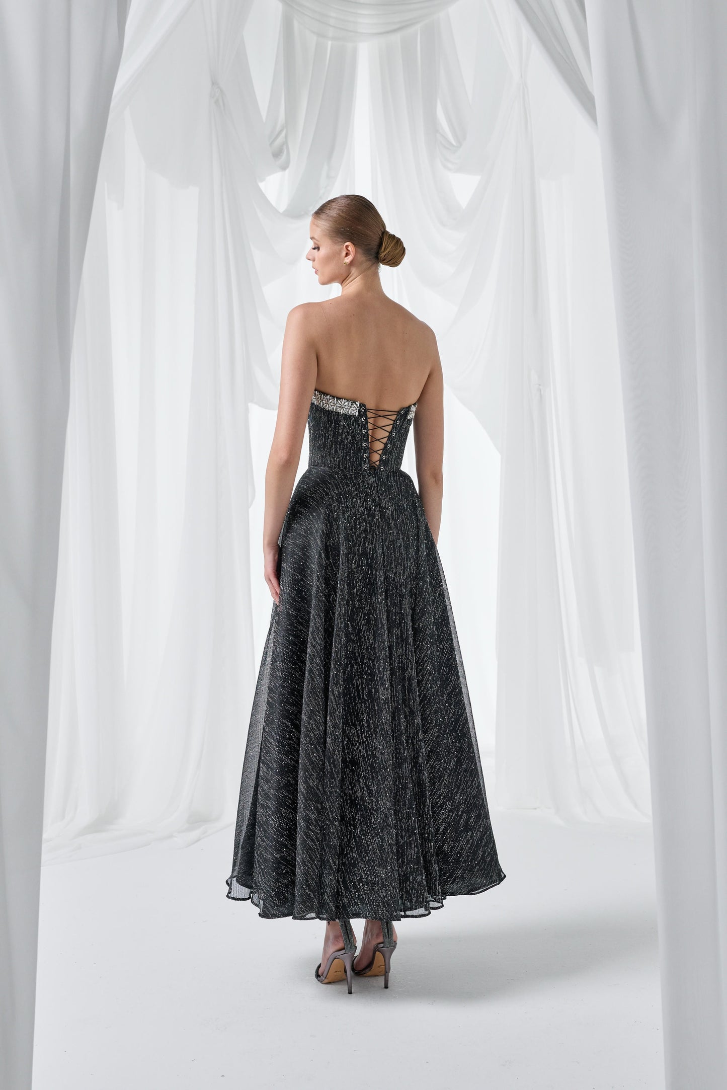 So Lady Model 4064 Straplez Taş Detaylı Simli Midi Abiye Elbise