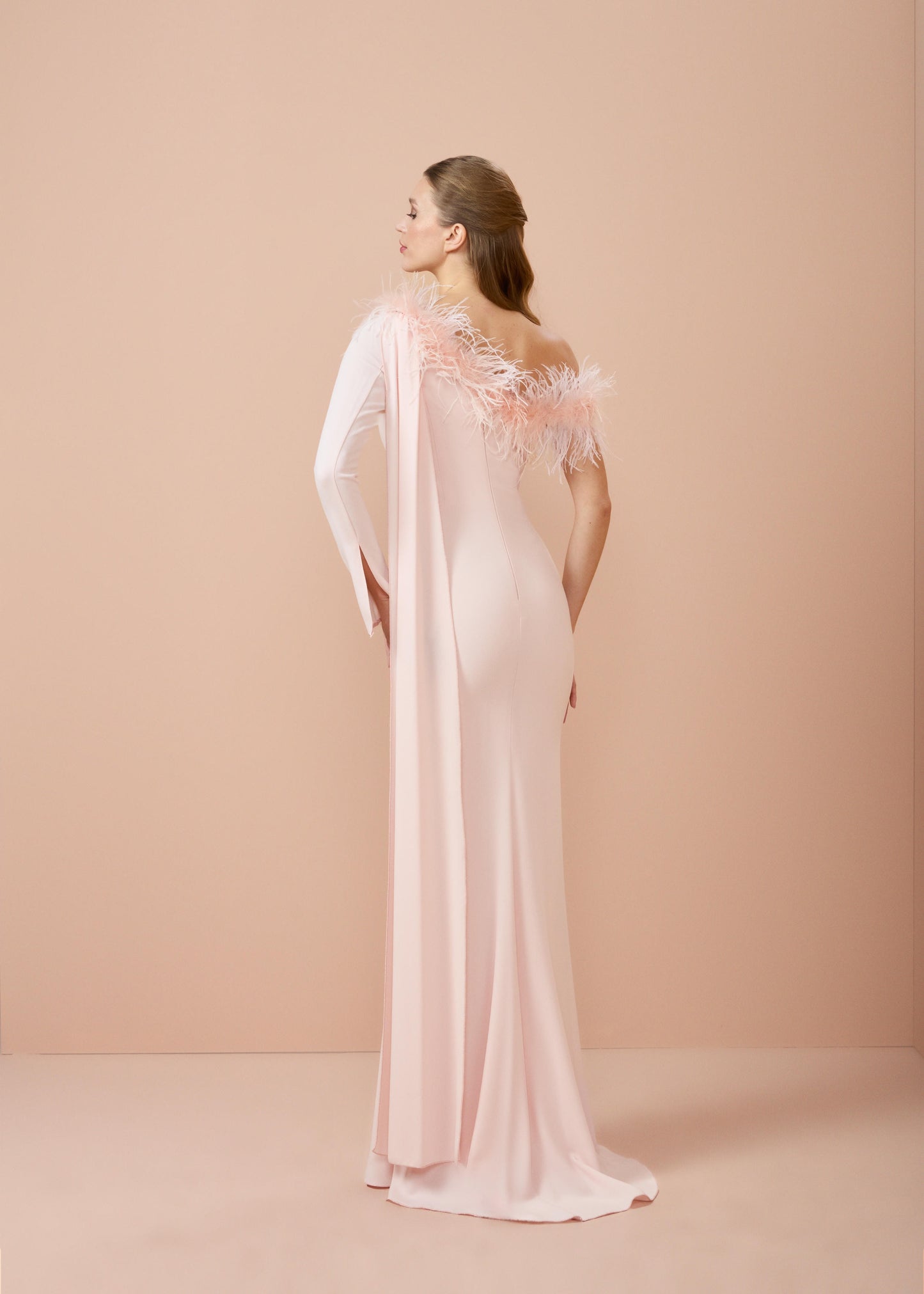 So Lady Model 1095 Tüy Detaylı Tek Kol Uzun Abiye Elbise