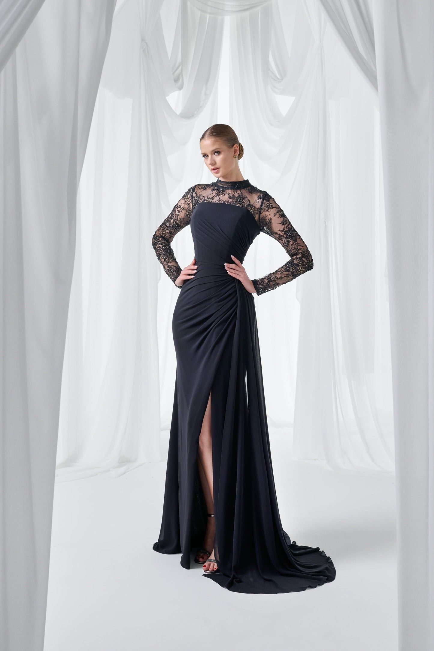 So Lady Model 4094 Dantel Uzun Kollu Yırtmaçlı Uzun Abiye Elbise