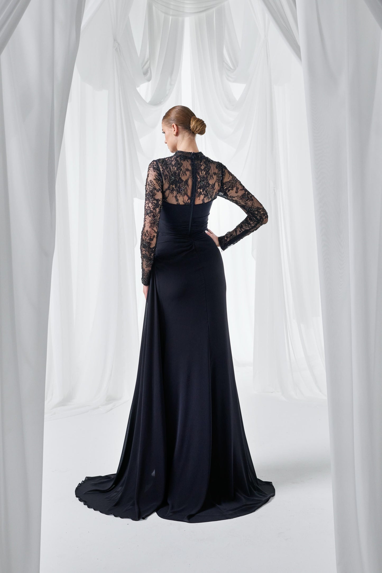 So Lady Model 4094 Dantel Uzun Kollu Yırtmaçlı Uzun Abiye Elbise