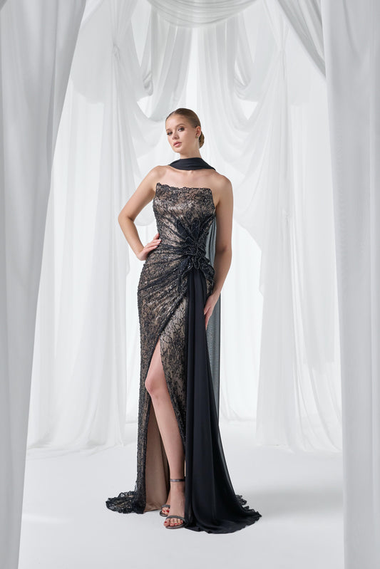 So Lady Model 4087 Straplez Pelerin Detaylı Dantel İşlemeli Yırtmaçlı Uzun Abiye Elbise
