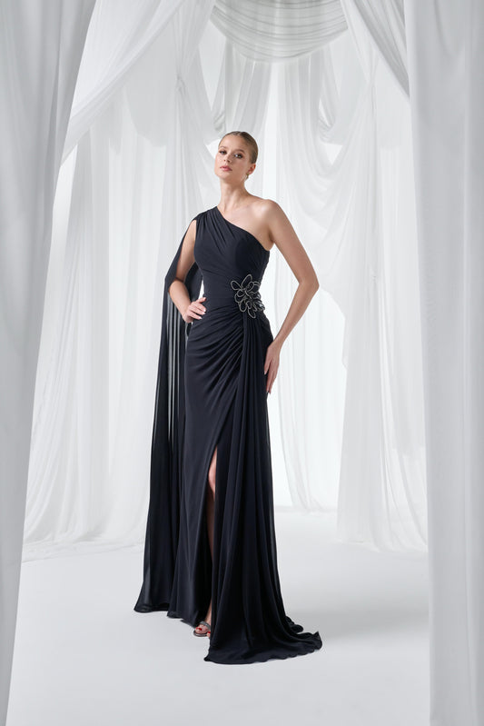 So Lady Model 4099 Tek Omuz Drapeli Çiçek Detaylı Uzun Abiye Elbise