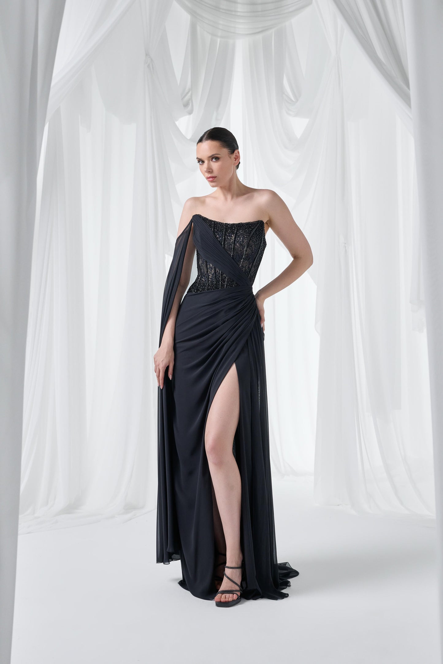 So Lady Model 4048 Korsaj Formlu Drapeli Yırtmaçlı Uzun Abiye Elbise