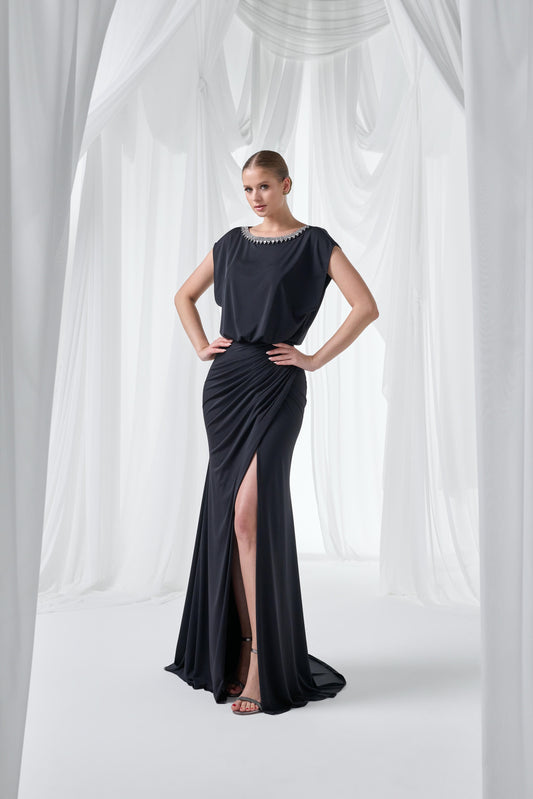 So Lady Model 4013 Taş Detaylı Yakalı Yırtmaçlı Uzun Abiye Elbise