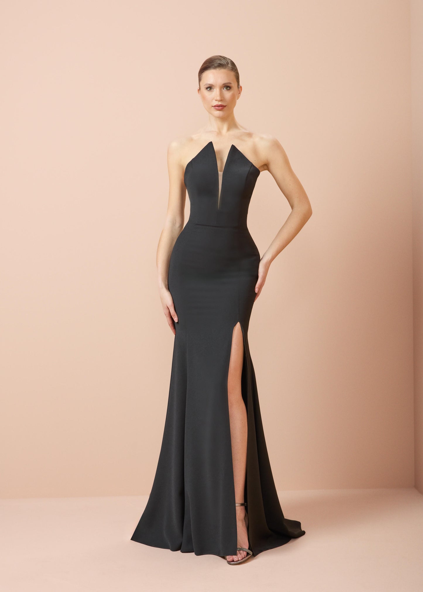 So Lady Model 3002 Derin V Yaka Yırtmaçlı Uzun Abiye Elbise