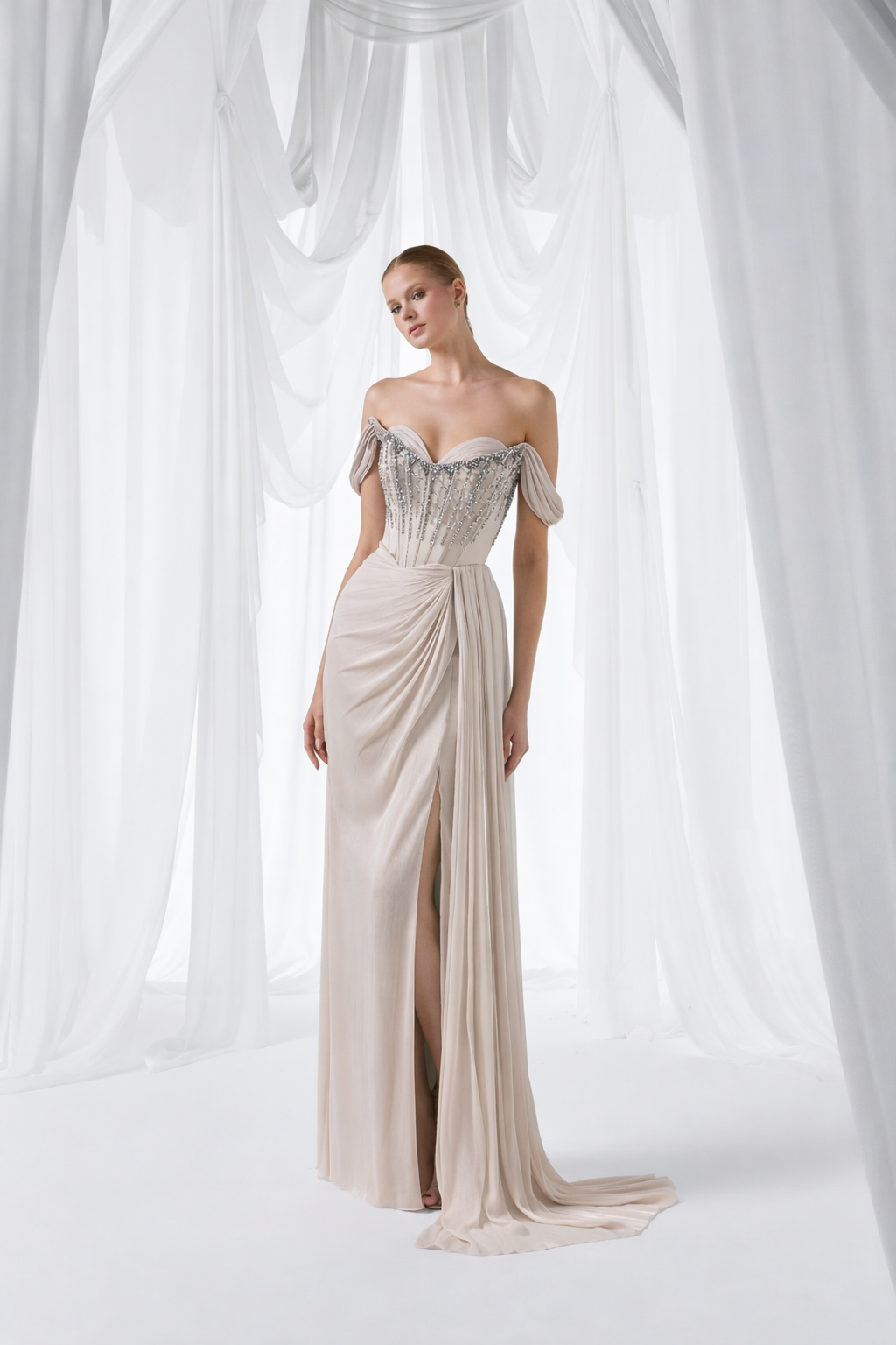 So Lady Model 3051 Taş İşlemeli Drapeli Uzun Abiye Elbise