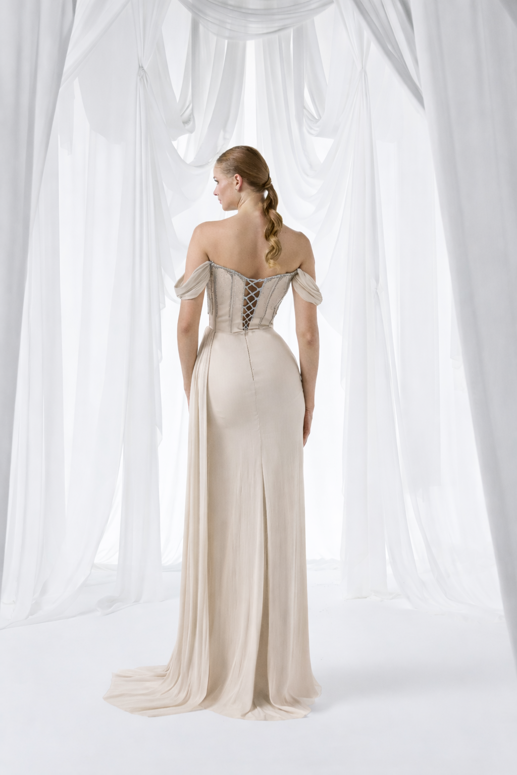 So Lady Model 3051 Taş İşlemeli Drapeli Uzun Abiye Elbise