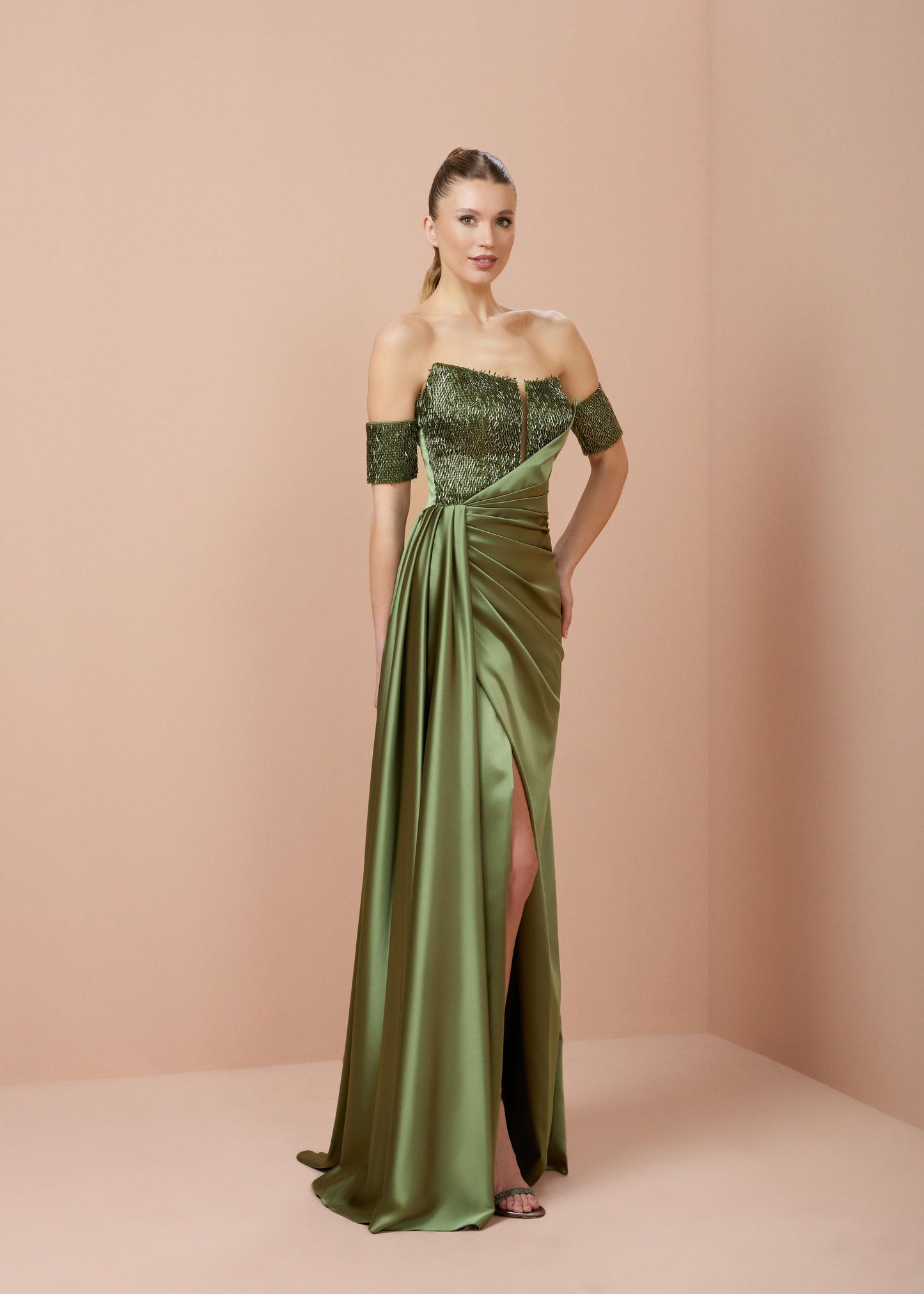 So Lady Model 3058 Straplez Payet İşlemeli Drapeli Uzun Abiye Elbise