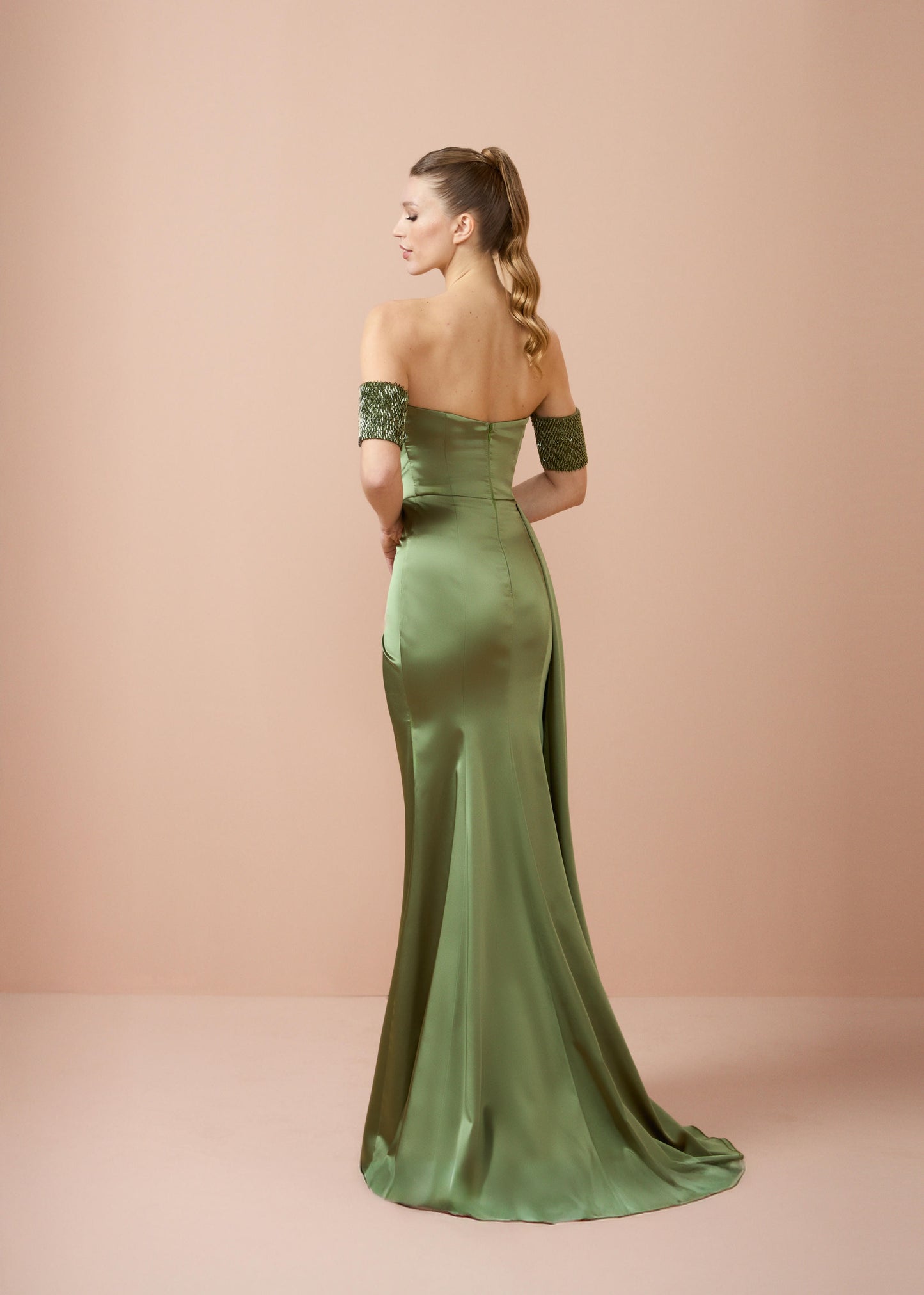 So Lady Model 3058 Straplez Payet İşlemeli Drapeli Uzun Abiye Elbise