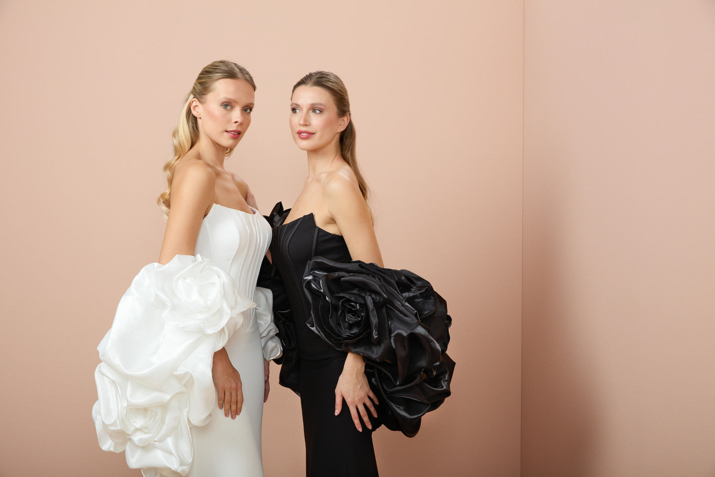 So Lady Model 3076 Büyük Çiçek Aplikeli Straplez Uzun Abiye Elbise