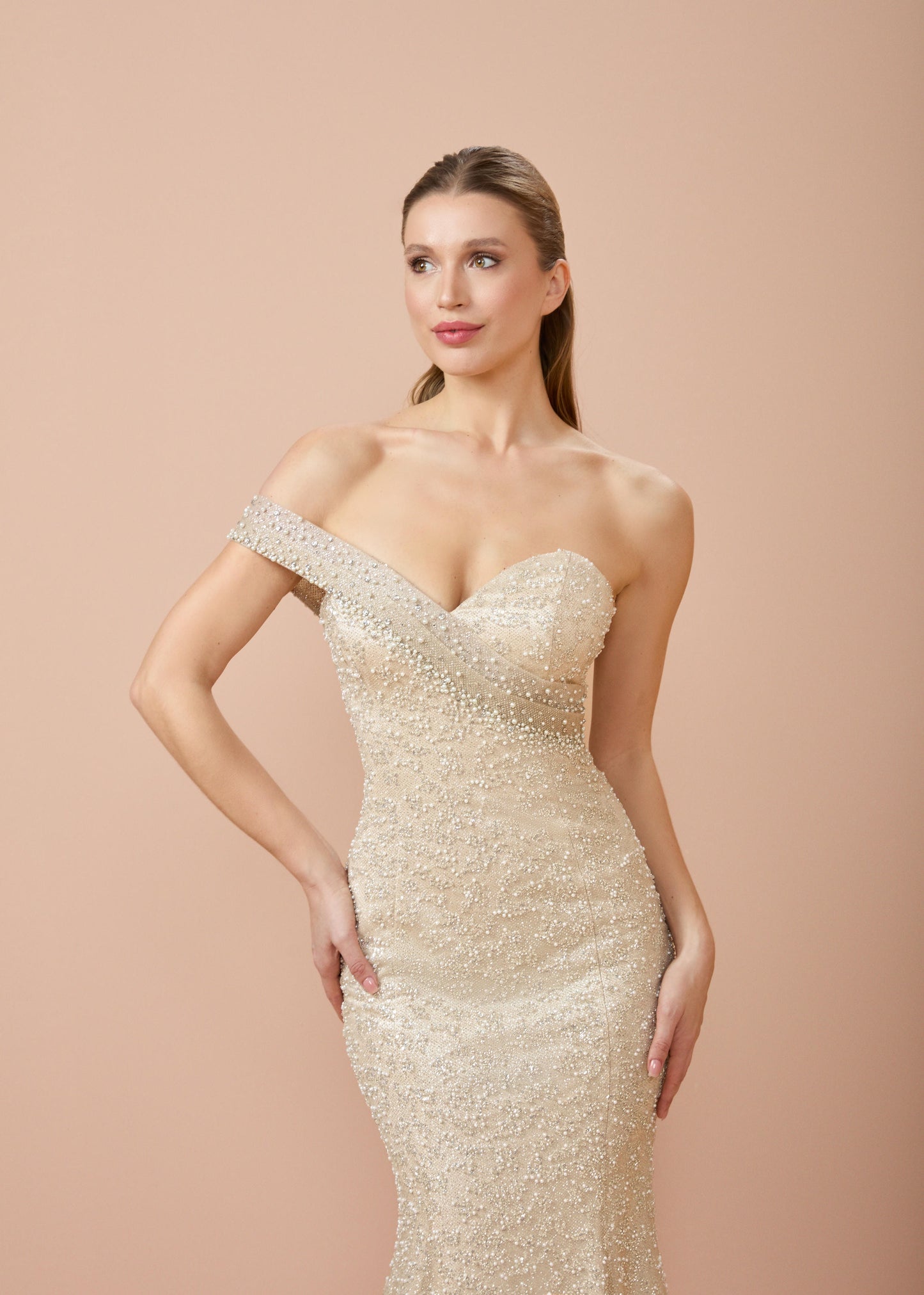 So Lady Model 3084 Asimetrik Omuzlu İşlemeli Balık Form Uzun Abiye Elbise