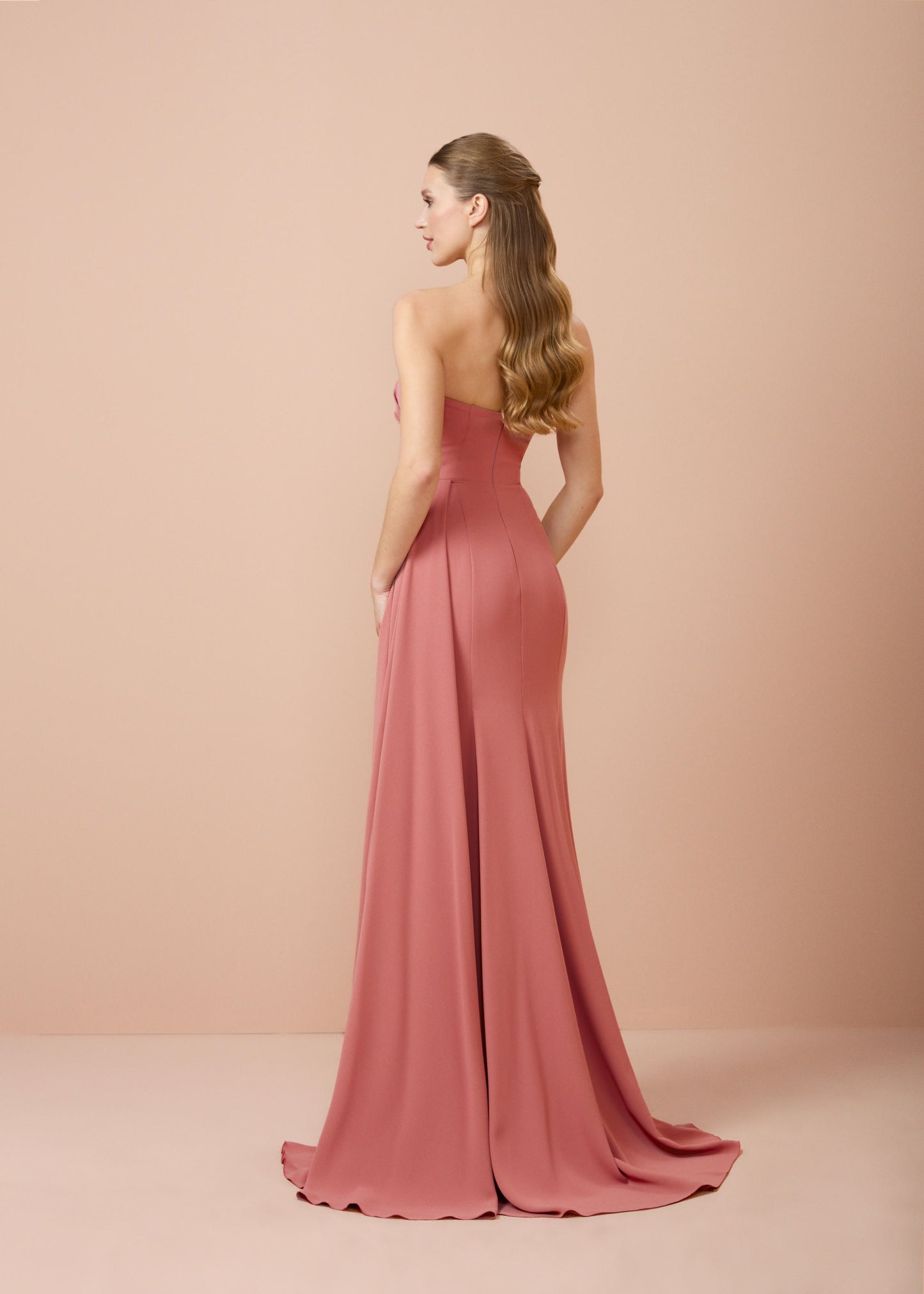 So Lady Model 9024 Straplez Drapeli Yırtmaçlı Uzun Abiye Elbise