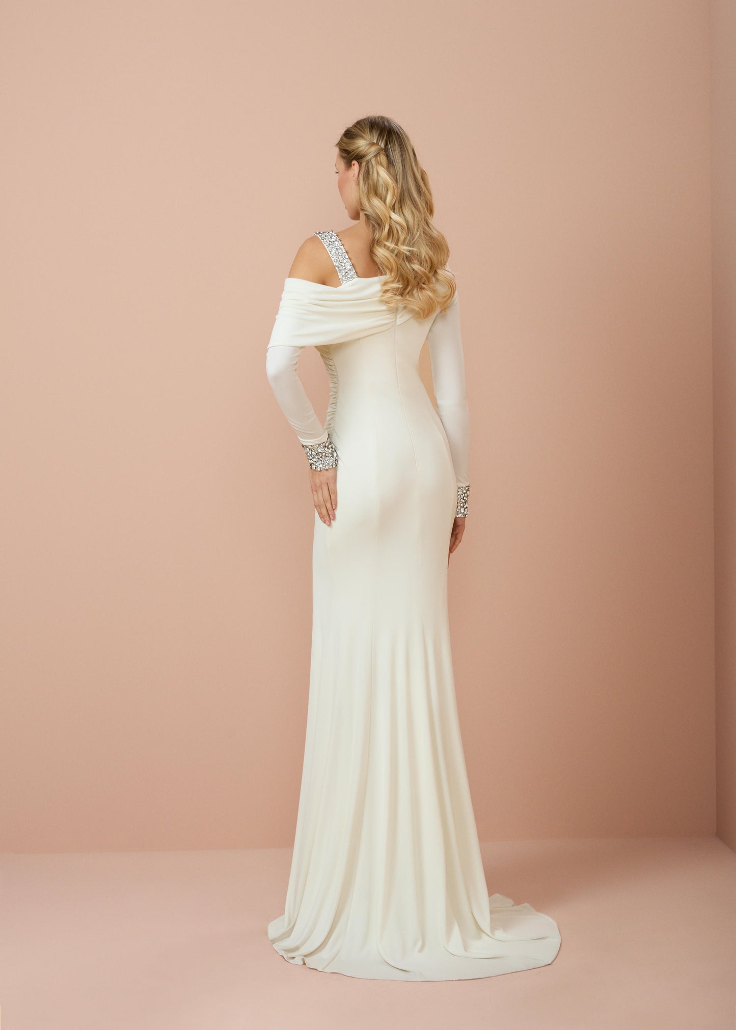 So Lady Model 9078 Asimetrik Yaka Taş Detaylı Yırtmaçlı Uzun Abiye Elbise